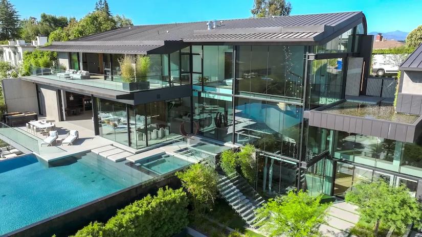 Immagine tratta da Buying Beverly Hills