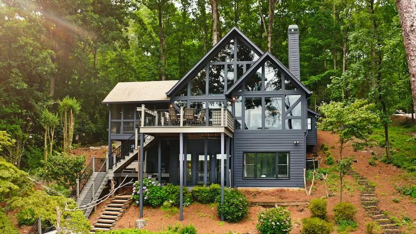 Immagine tratta da Buy My House