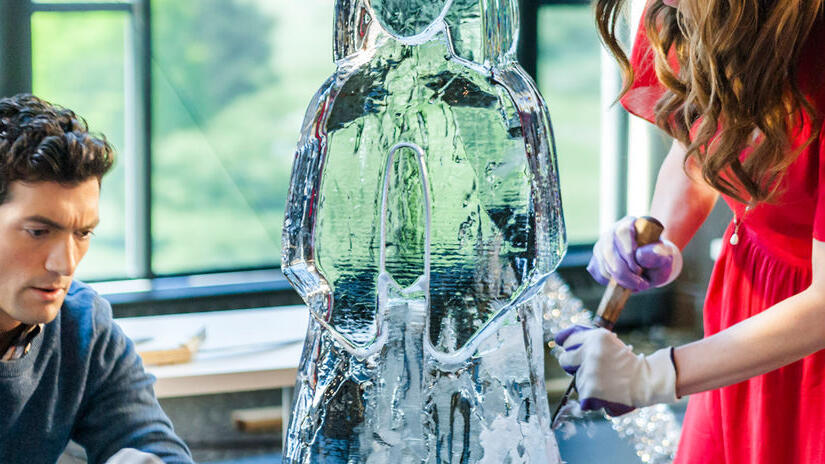Immagine tratta da Ice Sculpture Christmas