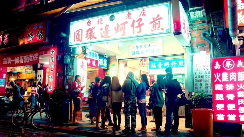 Immagine tratta da Midnight Asia: Mangia · Balla · Sogna
