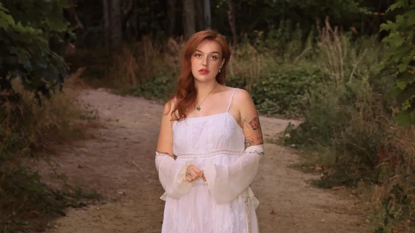 Immagine tratta da OUTLORE with Eleanor Neale Immagine tratta da OUTLORE with Eleanor Neale