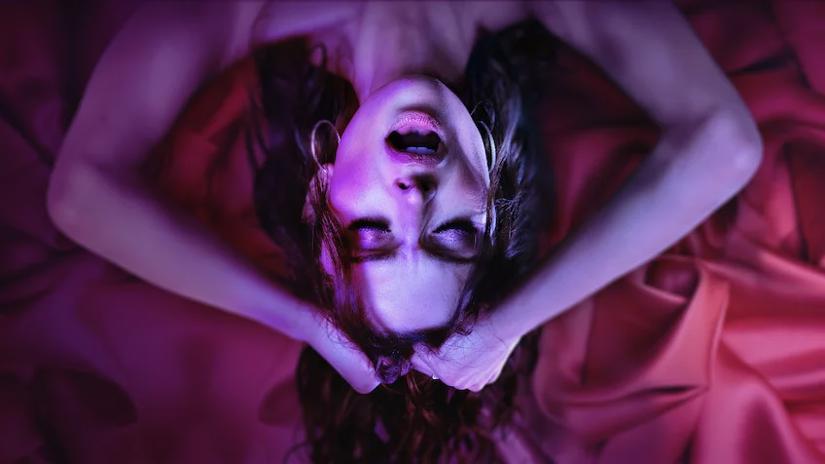 Immagine tratta da Sex/Life