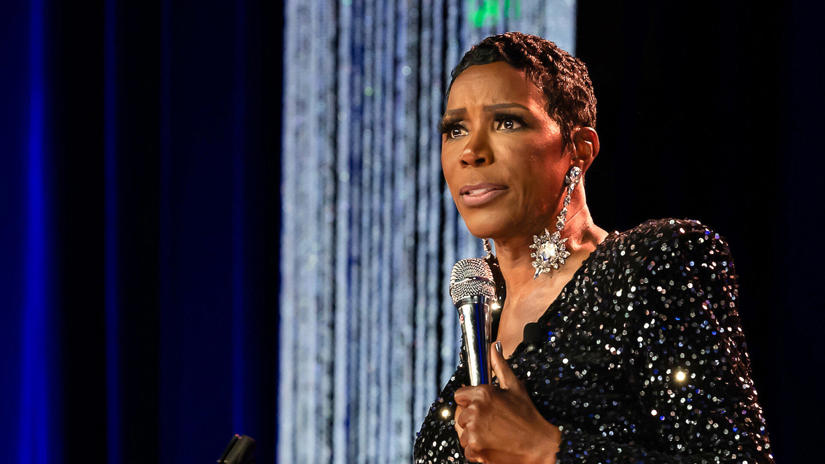 Immagine tratta da Sommore: Chandelier Fly Immagine tratta da Sommore: Chandelier Fly