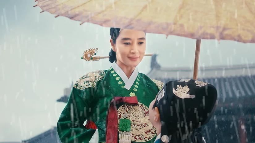 Immagine tratta da Under the Queen's Umbrella